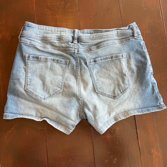 🩳 Brody Jean Shorts 💙 - Picture 2 of 5